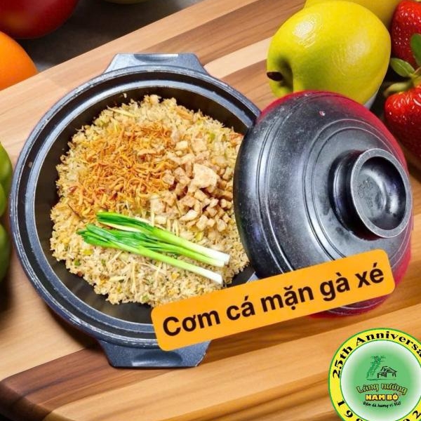 CƠM CÁ CHIÊN MẶN GÀ XÉ